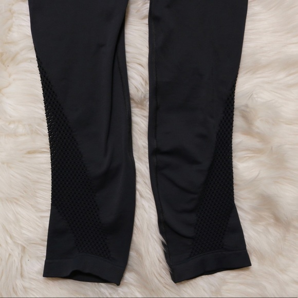 Tableta laser cut Capri leggings - Picture 4 of 5